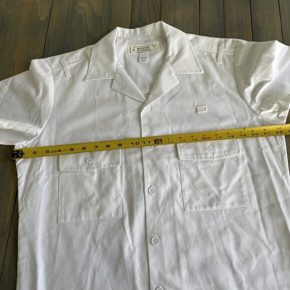 Disney Worldwide Services Cast Member White Button Short Sleeve Mens Large (N8) - Picture 8 of 9